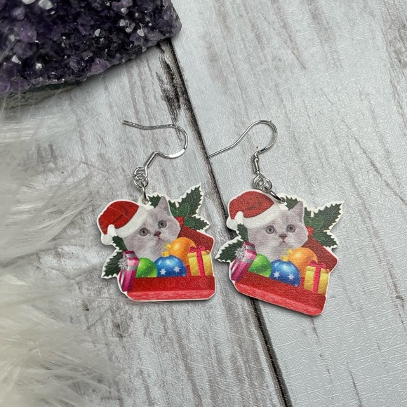 Christmas Kitty Dangling Earrings - Picture 3 of 5
